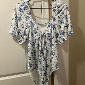 ✨Moving Sale✨ SHEIN Blue Floral Bodysuit